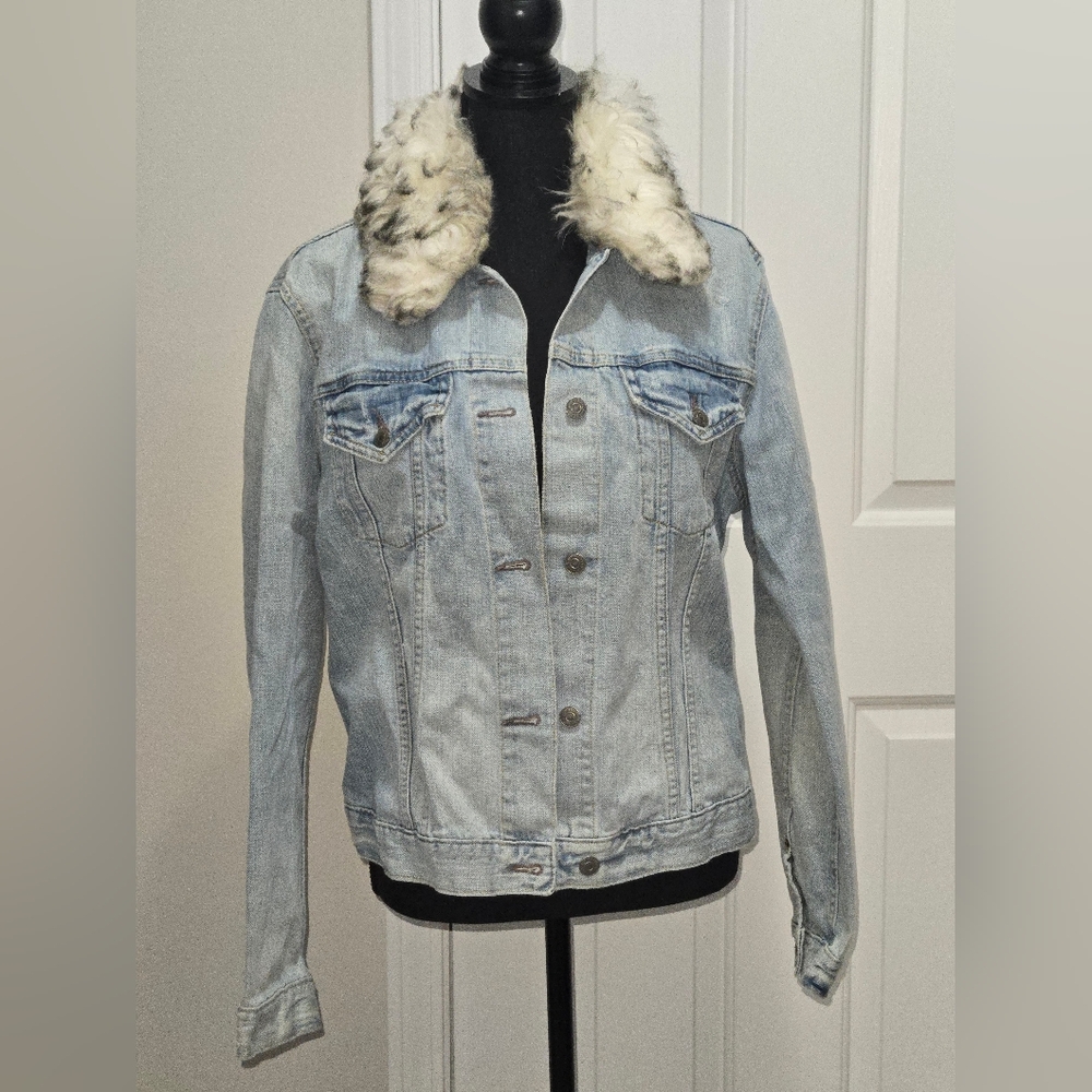 Ralph Lauren Women's Light Blue Denim Jacket with Remivable Faux Fur Collar